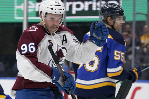 Avalanche complete 4-game sweep of Blues with 5-2 win
