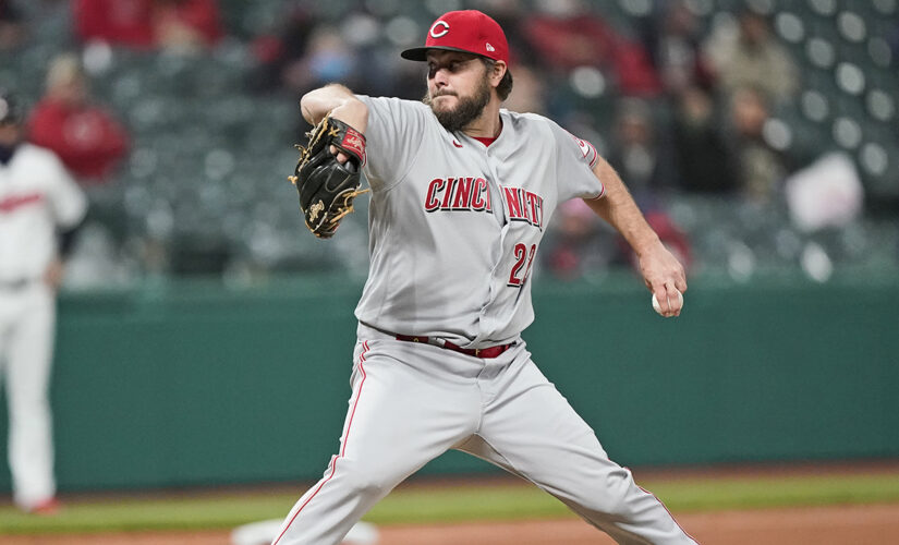 Reds’ Miley pitches season’s 4th no-hitter against Indians