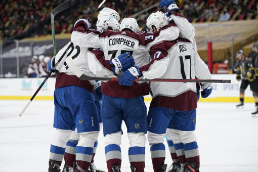 Avalanche top Golden Knights 2-1, close in on 1st in West
