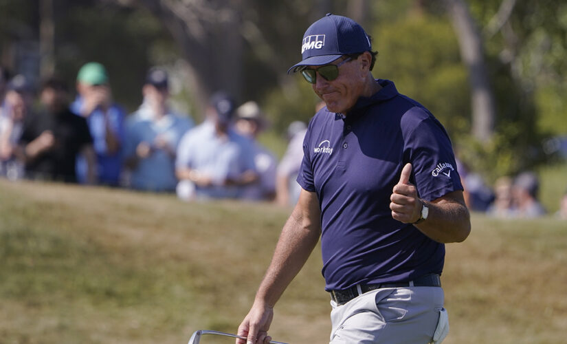 Column: Never No. 1, Mickelson’s legacy will be longevity