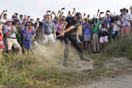A wild ride for Mickelson and 18 holes away from history