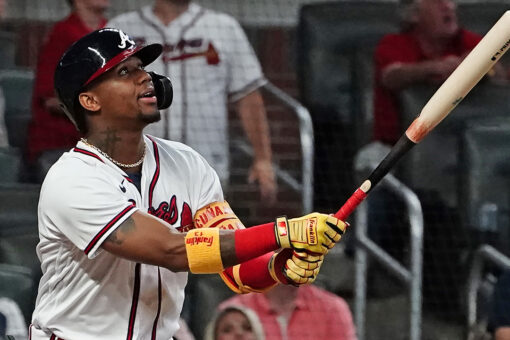 Acuña’s homer off Barnes in 9th lifts Braves over Mets, 5-4