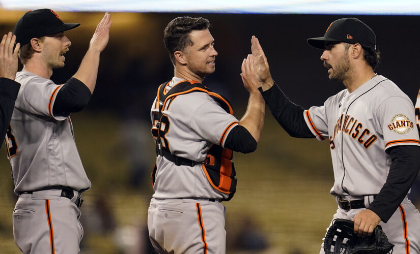 Tauchman robs Pujols of winning HR, Giants top Dodgers in 10