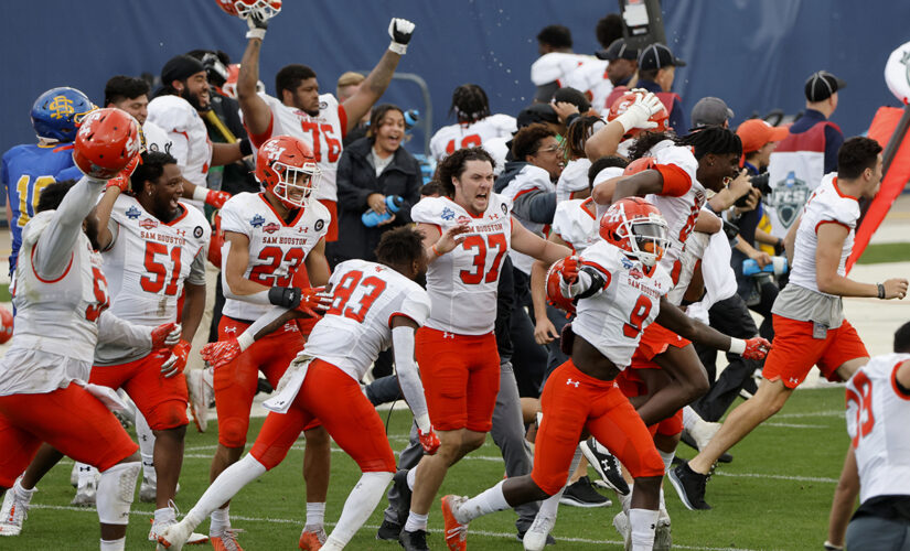 Sam Houston State wins FCS title with game-winning TD pass with 16 seconds left