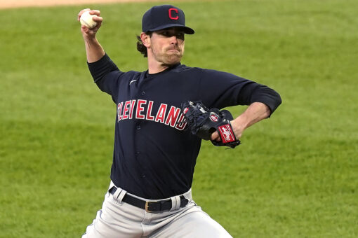Bieber strikes out 11, sets K record as Indians beat Chisox