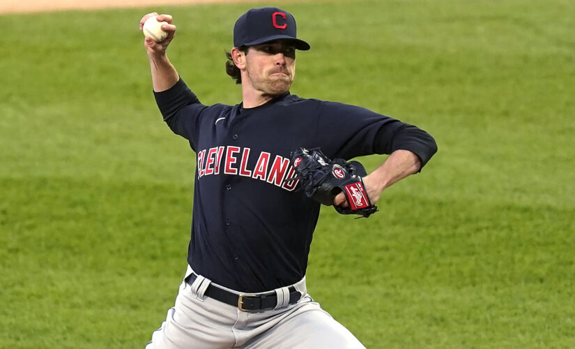 Bieber strikes out 11, sets K record as Indians beat Chisox