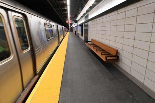 Man sucker-punched by stranger in NYC subway station