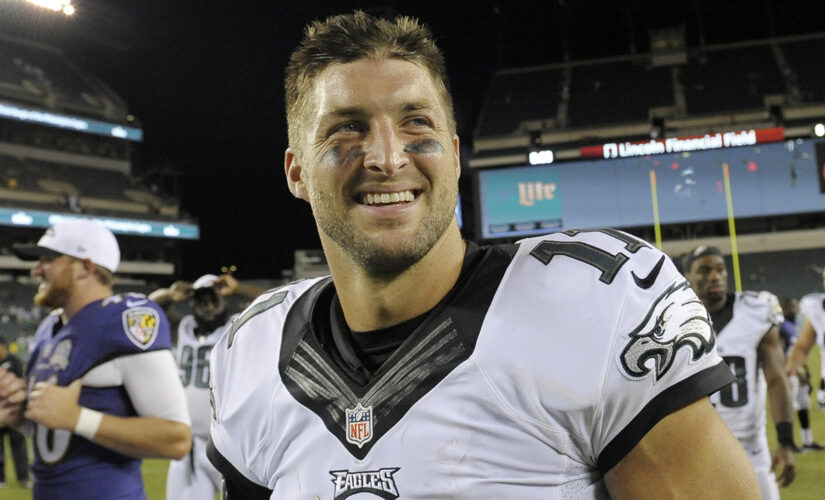 Tim Tebows appears at Jaguars practice sporting new jersey number