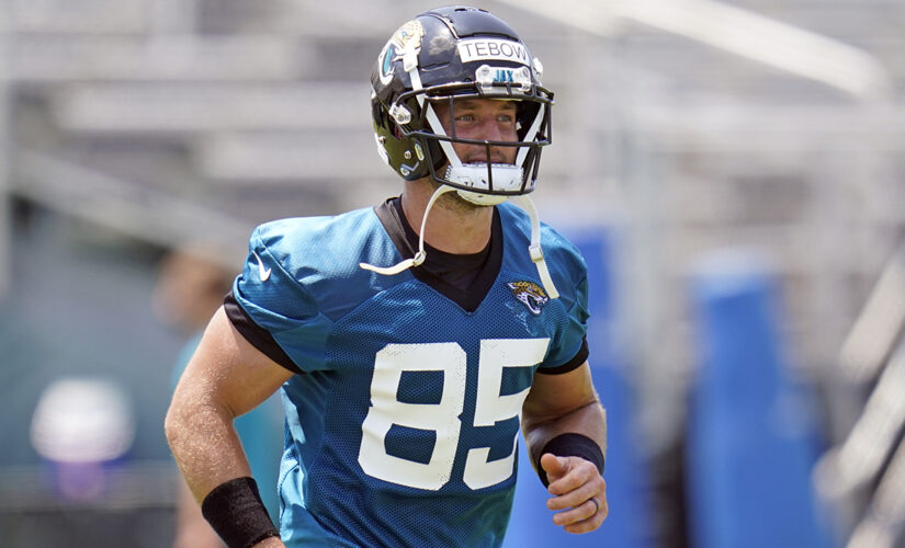 Tim Tebow ‘just another guy,’ Jaguars teammate says