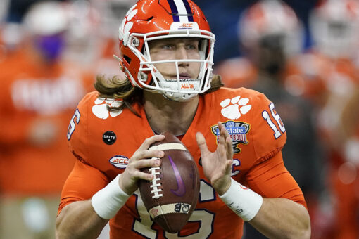 Trevor Lawrence calls audible on NFL Network reporter’s play call