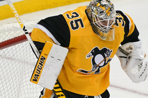 Jarry rebounds with 37 saves, Pens even series with Isles