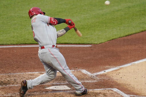 Naquin, Barnhart lead Reds to 14-1 rout of Pirates