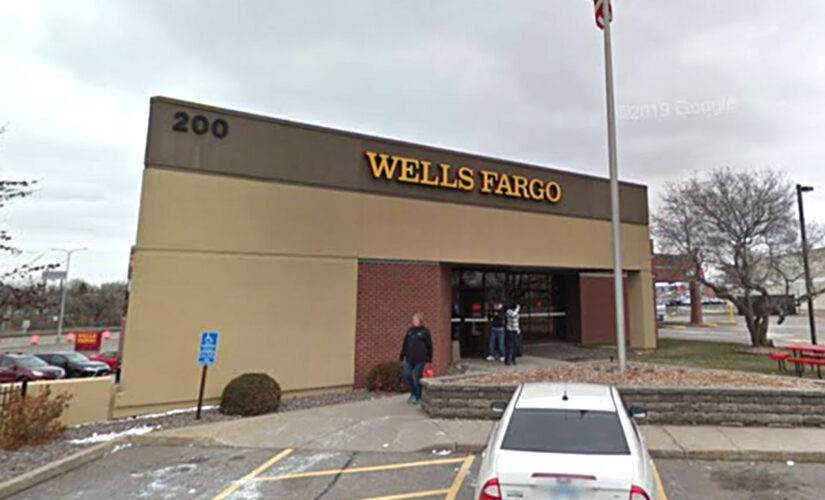 Minnesota police respond to bank robbery in progress, hostage situation at St. Cloud Wells Fargo location