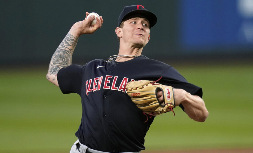 Plesac takes no-hitter into 8th as Indians top Mariners 4-2