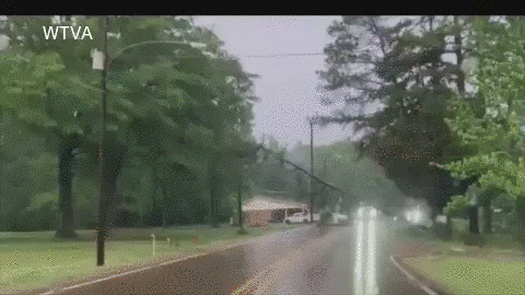 Tornado causes damage in Tupelo, Mississippi, residents advised to take cover