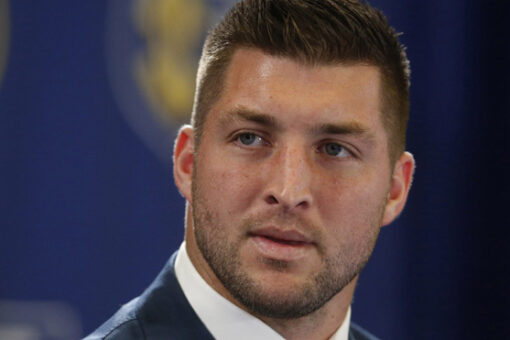 Super Bowl champ takes swipe at Tim Tebow, campaigns for own NFL comeback