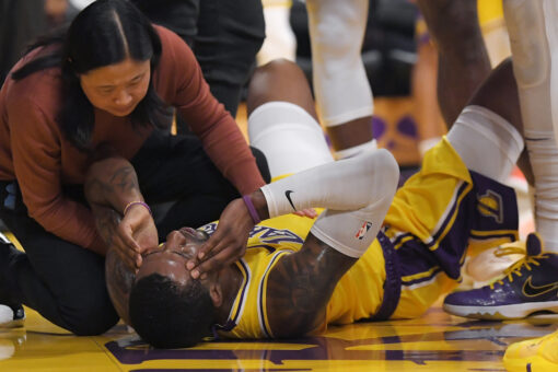 Caldwell-Pope out for Lakers in Game 4; Davis, Paul active
