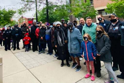 Chicago cops and community pray for peaceful, safe summer