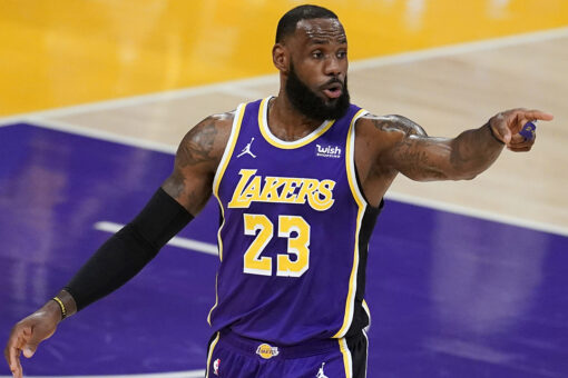 LeBron James, Steph Curry renew rivalry in West play-in tournament game