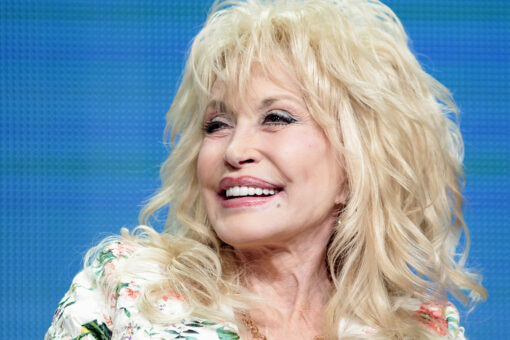 Dolly Parton celebrates Tennessee’s reopening amid pandemic at Dollywood, performs ‘Coat of Many Colors’