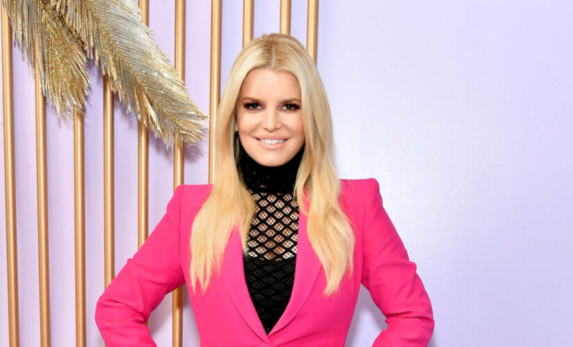 Jessica Simpson shares glowing makeup-free morning selfie