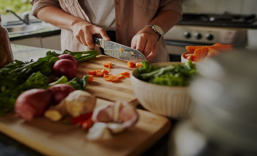 Plant-based dinners cut heart disease risk by 10%, study says