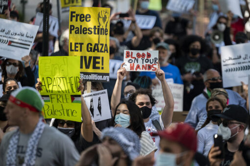 Worshipers at synagogue threatened by men screaming anti-Semitic slurs