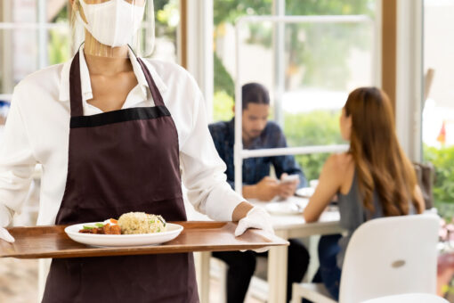 Florida waitress hits the jackpot, gets $800 tip from random diner