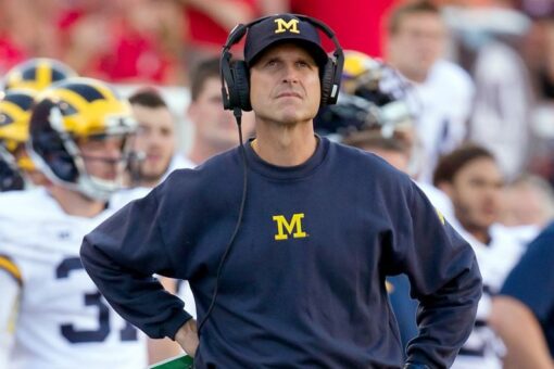 Michigan recruit wears red shoes after Wolverines reportedly ban color from facilities amid Ohio State rivalry
