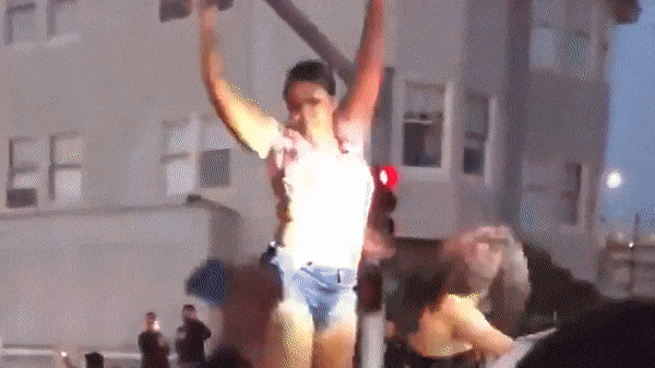 Oakland crowd twerks on ambulance, blocks responders after deadly shooting