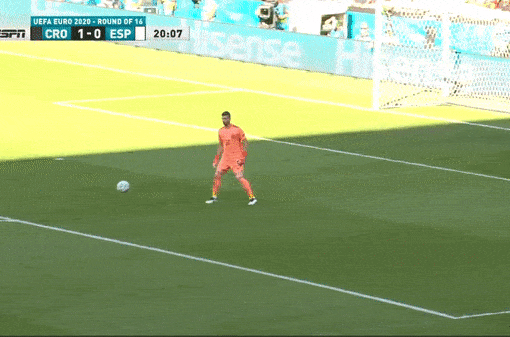 Spain goalkeeper makes improbable gaffe in 5-3 extra time victory over Croatia