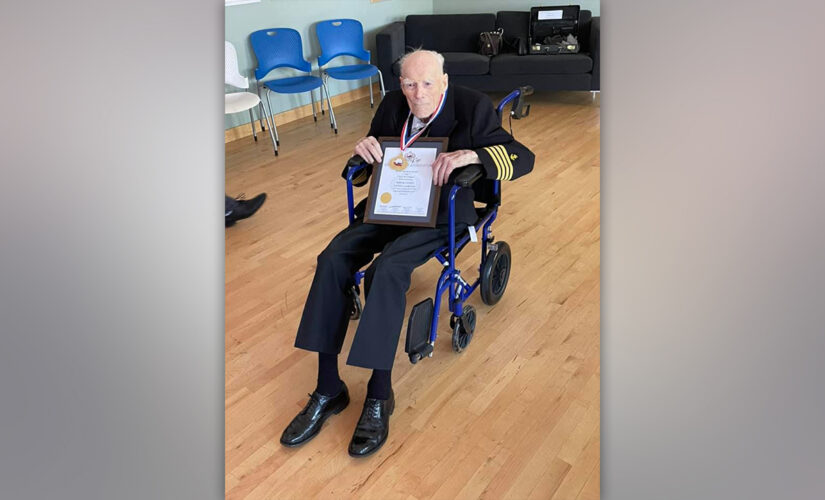 Minnesota Merchant Marine veteran receives medal for WWII heroism