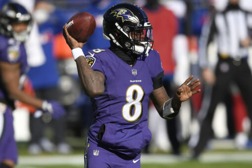 Ravens’ Lamar Jackson negotiating extension with mom’s help, NFL insider says