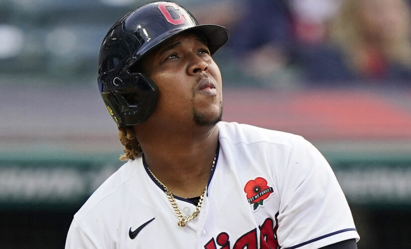Ramírez homers as Indians beat White Sox 3-1 for DH split