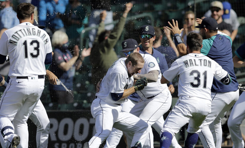 Mariners rally past A’s in 10th, improve to 5-0 in extras