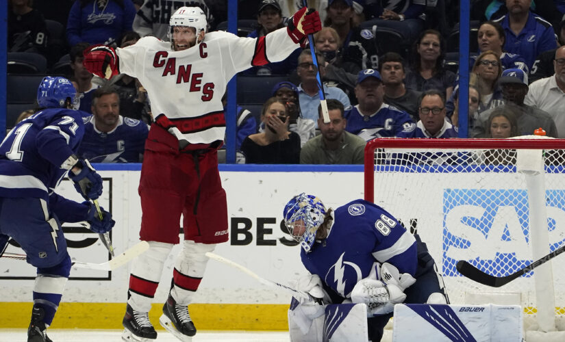 Staal scores in OT, Hurricanes beat Lightning in Game 3