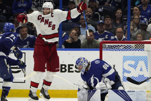 Staal scores in OT, Hurricanes beat Lightning in Game 3