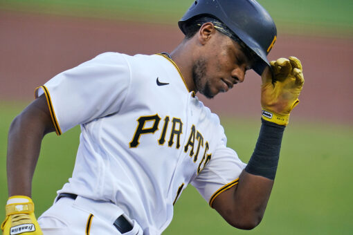 Oops! Pirates’ Hayes loses homer after missing first base