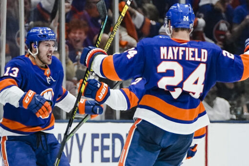 Barzal scores late, Islanders beat Bruins 4-1 in Game 4