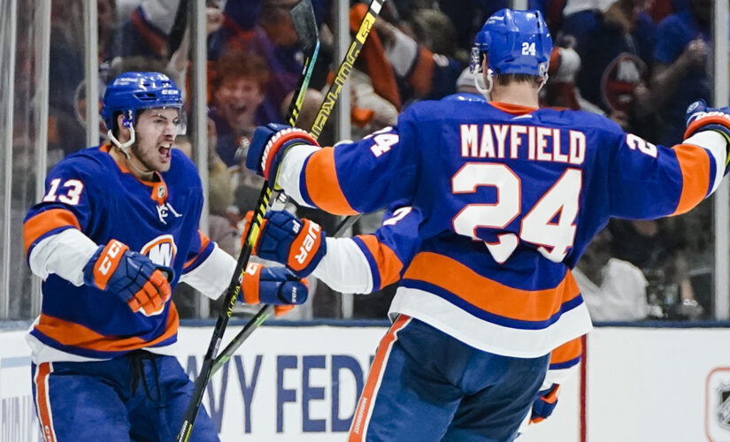 Barzal scores late, Islanders beat Bruins 4-1 in Game 4