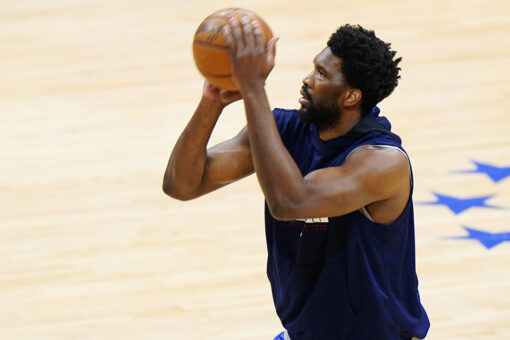 Embiid plays in Game 1 for 76ers with injured right knee