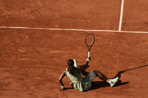 Serena Williams loses at French Open; Federer withdraws