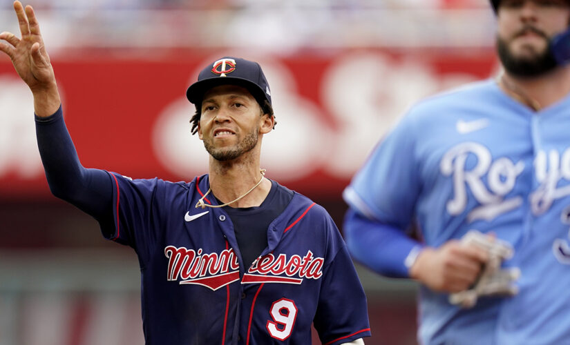 Sanó starts triple play, Twins edge Royals 2-1