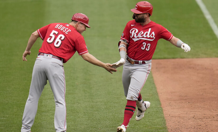 Winker’s 3 homers lift Reds over Cards 8-7 for 4-game sweep