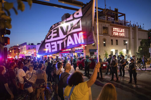 Minneapolis sees 4th night of BLM demonstrations after Black man shot dead by federal task force