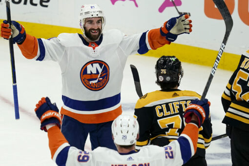 Islanders win 5-4 to take 3-2 lead in series over Bruins