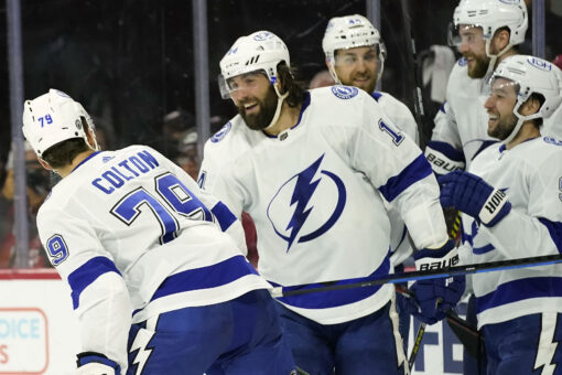 Islanders-Lightning, Knights-Canadiens in uncertain final 4