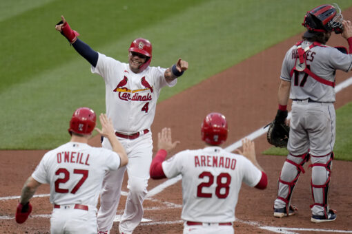 Cards stop 6-game skid, beat Indians behind Wainwright