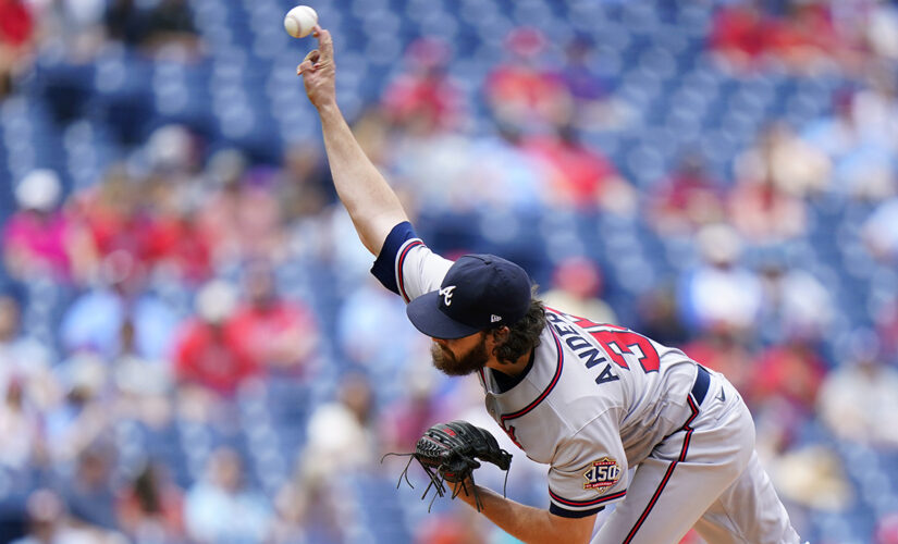 Segura’s 2-run single in 10th lifts Phillies over Braves 4-3