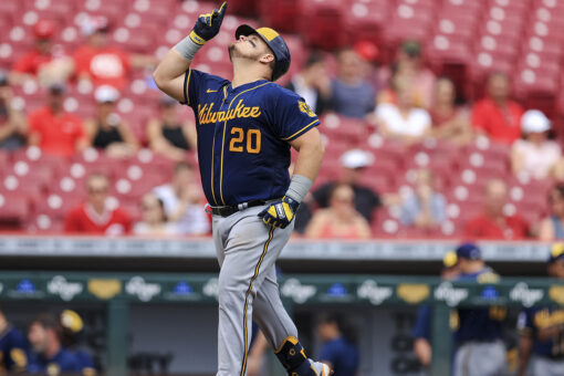 Peterson’s 3 RBIs, Vogelbach homer helps Brewers top Reds